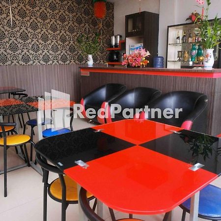 Hotel Permata Makassar Mitra Reddoorz Balangberu Ngoại thất bức ảnh